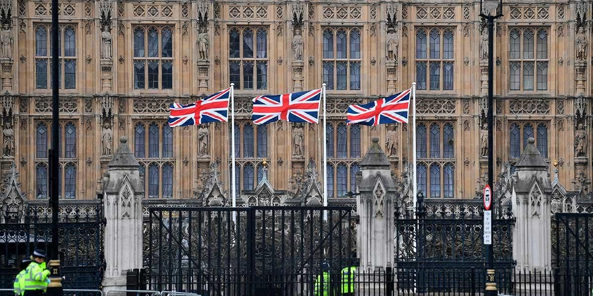 Escándalo en Reino Unido: Investigan trazas de cocaína en baños del Palacio de Westminster