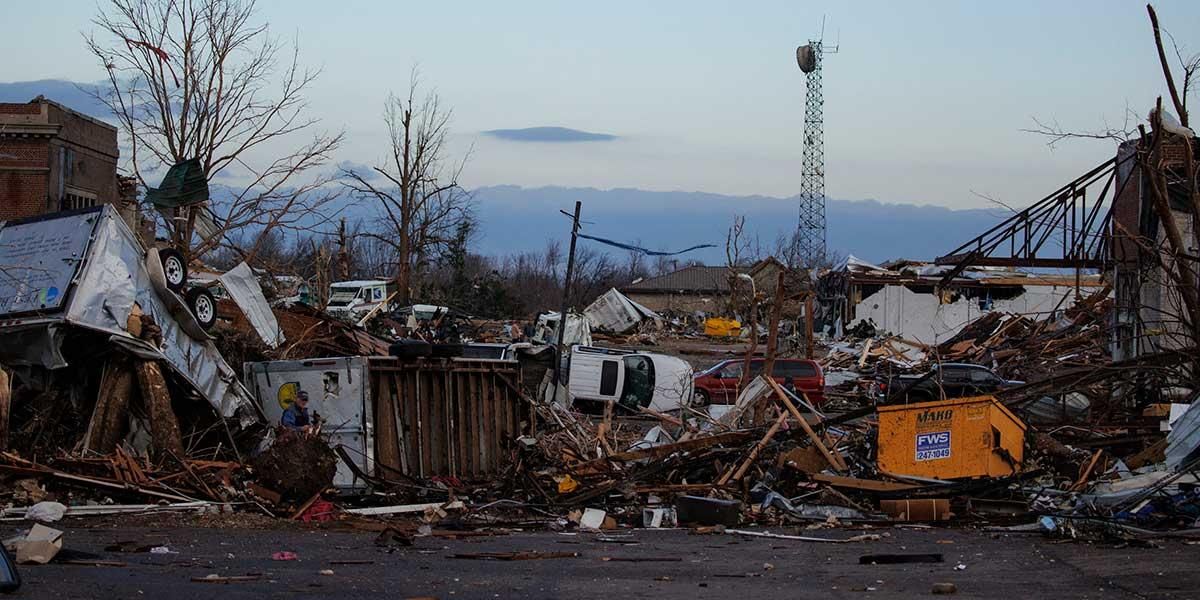 Niño murió debajo de los escombros tras paso de tornados en Kentuchy, EE. UU.