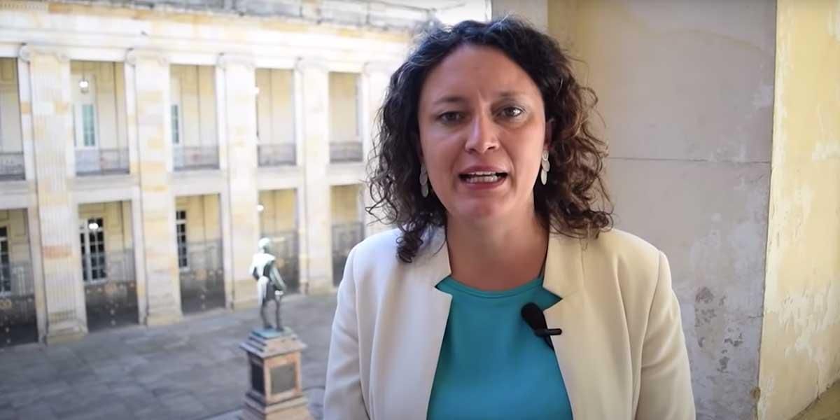 Angélica Lozano presenta su renuncia al partido Alianza Verde