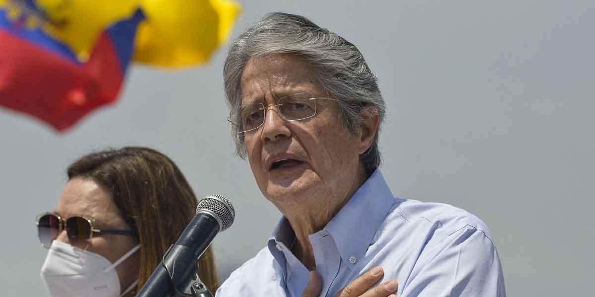 Presidente de Ecuador aumenta el salario mínimo a 425 dólares para 2022