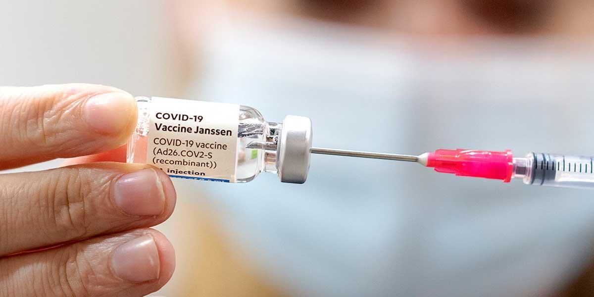 Tras propagación de ómicron, aumenta demanda por vacunas