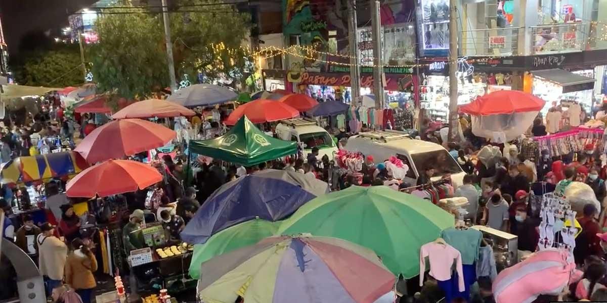 (Video) Fuertes aglomeraciones de personas en el último ‘Madrugón’ en San Victorino antes de Navidad
