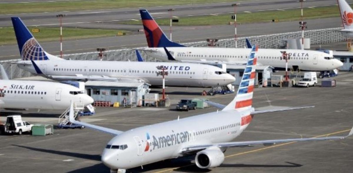 Cancelan más de 2.500 vuelos en EEUU por ómicron y mal clima