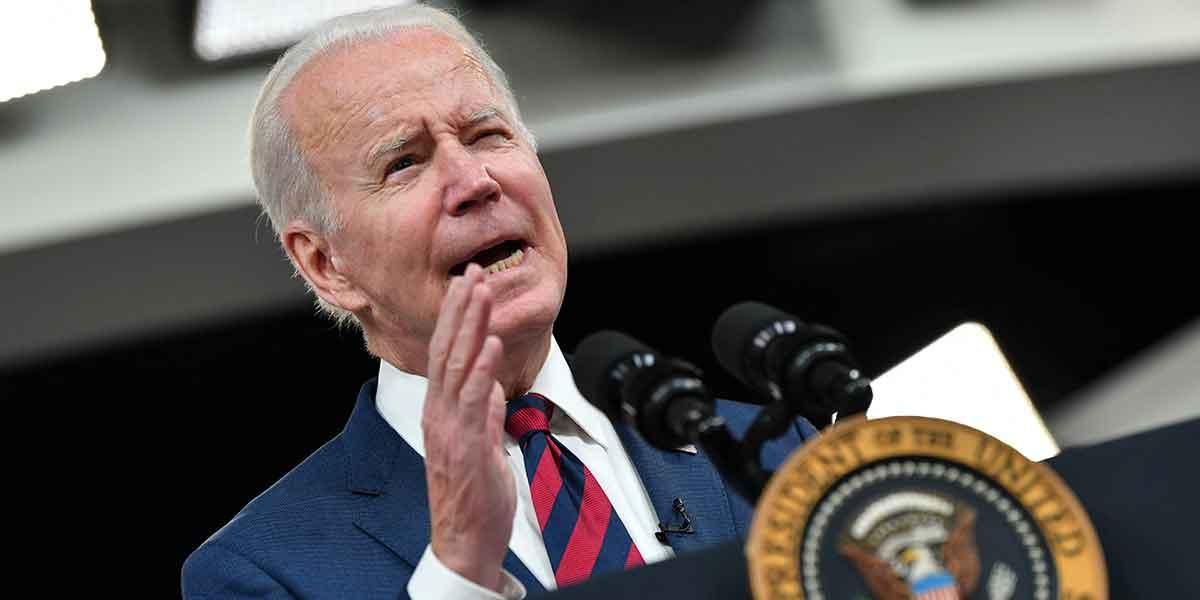 Joe Biden le dice a Ucrania que EE.UU. “responderá de manera decisiva si Rusia invade”