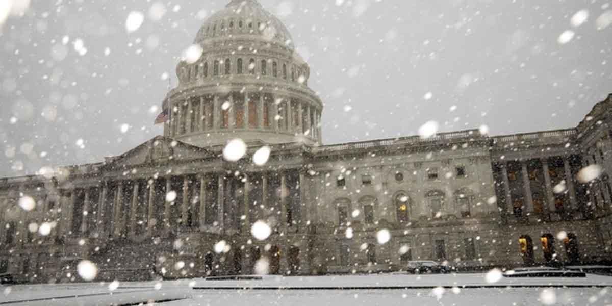 (Fotos) Tormenta de nieve obligó a cerrar servicios federales y escuelas en Washington D.C.