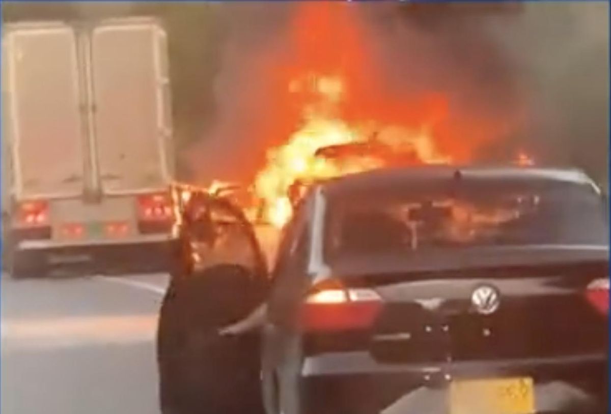 Se incendia vehículo en la vía Girardot – Bogotá