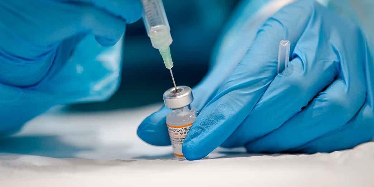 FDA advierte sangrado como efecto secundario de una vacuna contra el Covid