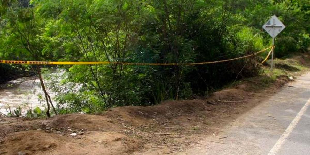 Buscan a familia que cayó con su carro al río Cauca, en Antioquia
