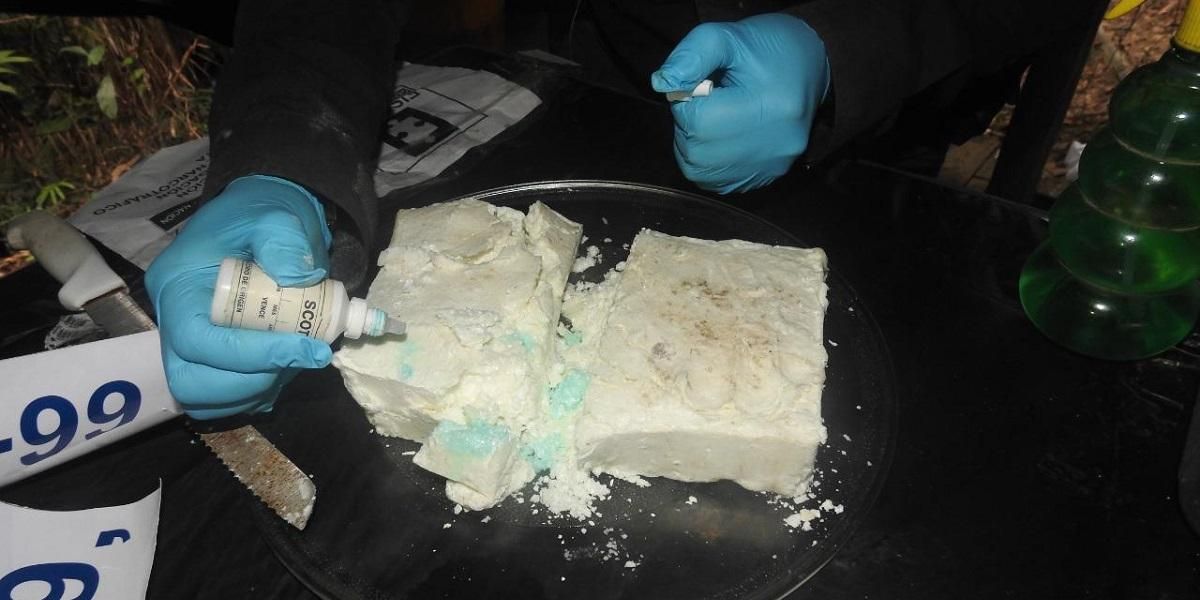 Incautan semisumergible con 4 toneladas de cocaína en frontera de Colombia con Ecuador