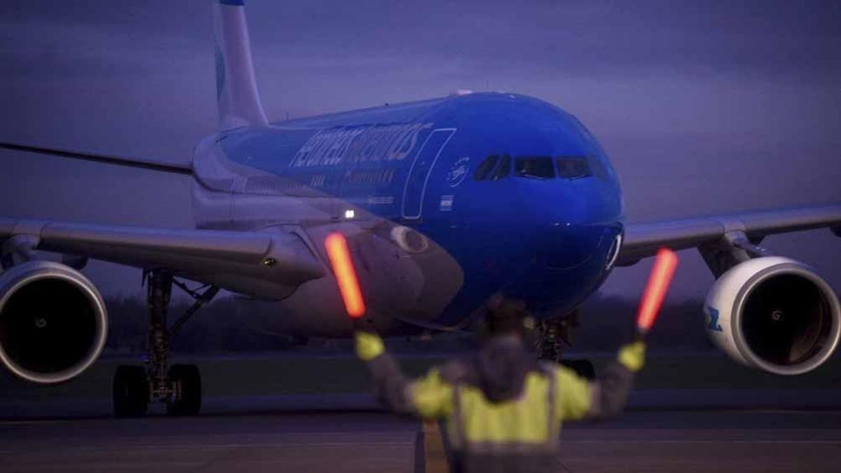 Un avión rumbo a Londres tuvo que regresar a Miami porque una pasajera se negó a usar tapabocas