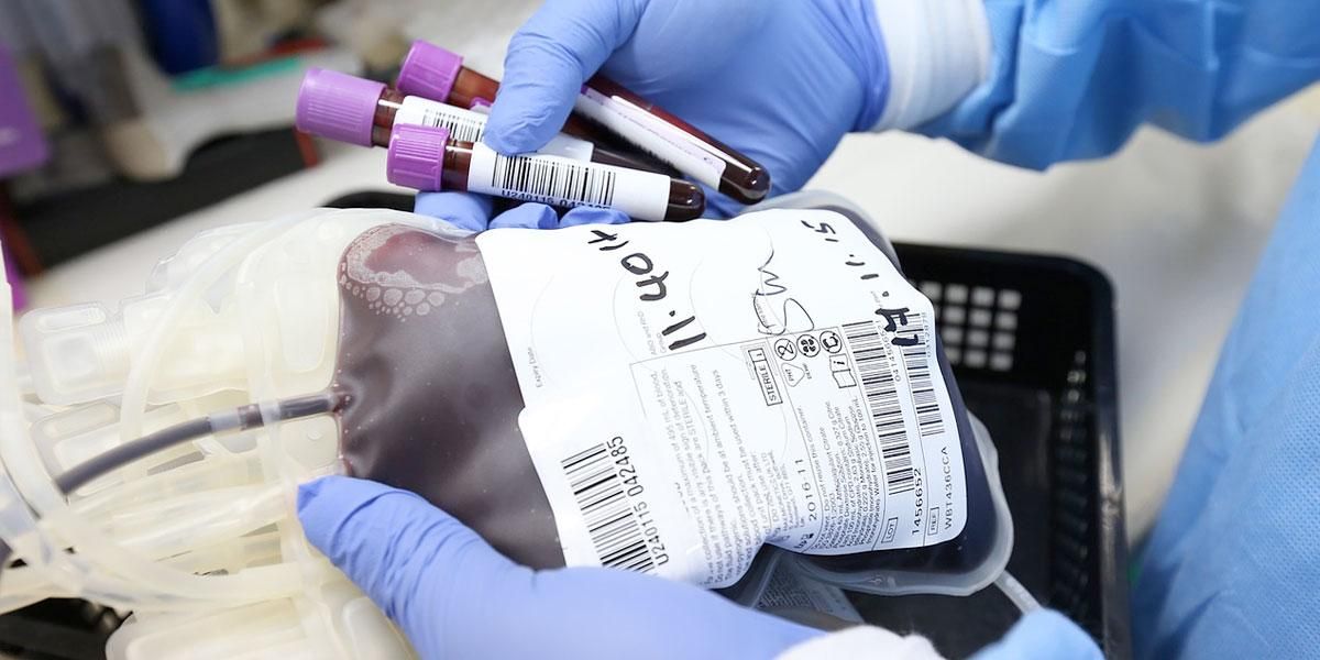 Suspenden la potestad a padres que niegan transfusión de vacunados a su hijo
