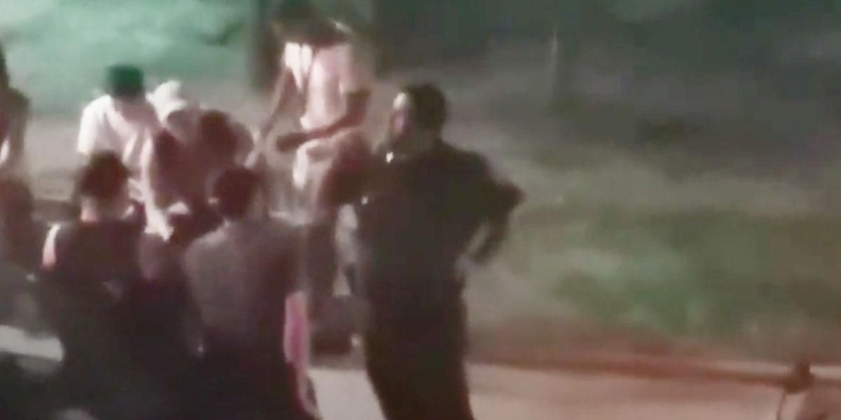 Video: ¡Insólito! policía encargado de acabar una fiesta terminó uniéndose a ella