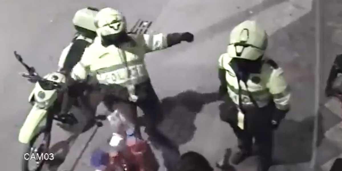 Larga suspensión: Destituyen al policía que atacó a una mujer vendedora de tintos en Bogotá