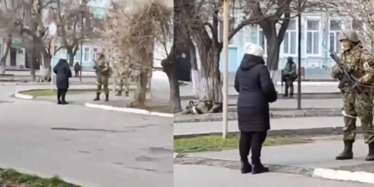 (Video) Mujer ucraniana se enfrenta a soldados rusos fuertemente armados