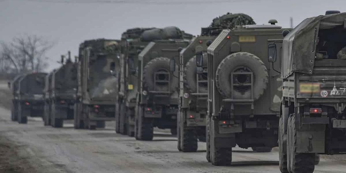 Avance de convoy ruso hacia Kiev queda estancado por resistencia, dice EE. UU.