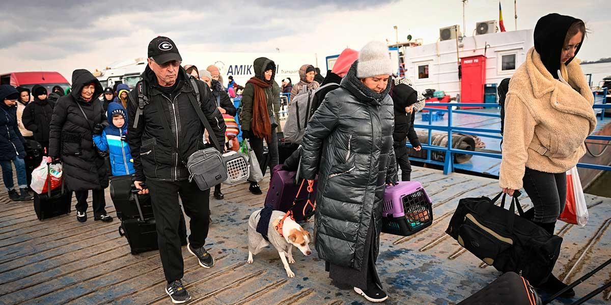 El flujo de refugiados ucranianos continúa y alcanza ya los 2,15 millones