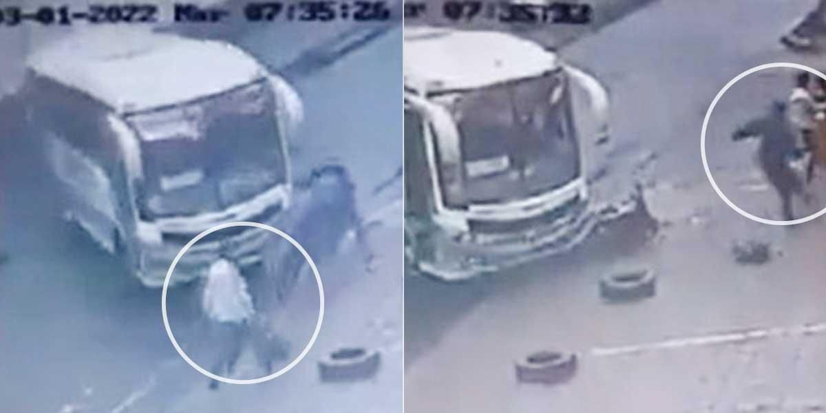 (Vídeo) Un bus arrolló a dos ladrones que “habían robado un celular”: Golpearon a uno de ellos