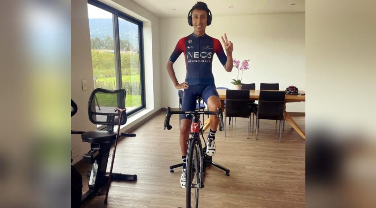 Egan Bernal cada vez más fuerte: Se montó de nuevo a su bicicleta de ruta