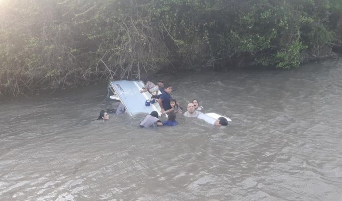 Armada rescató a 11 personas en caño ‘Los tramposos’, Barranquilla