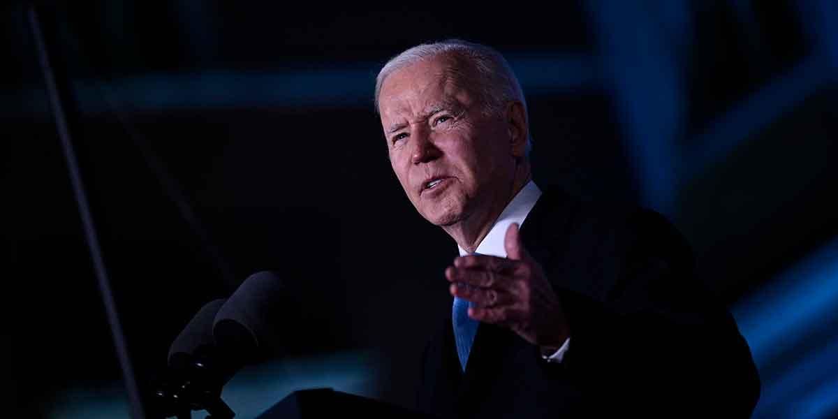 Biden pide en un discurso a la nación que se prohíban las armas de asalto