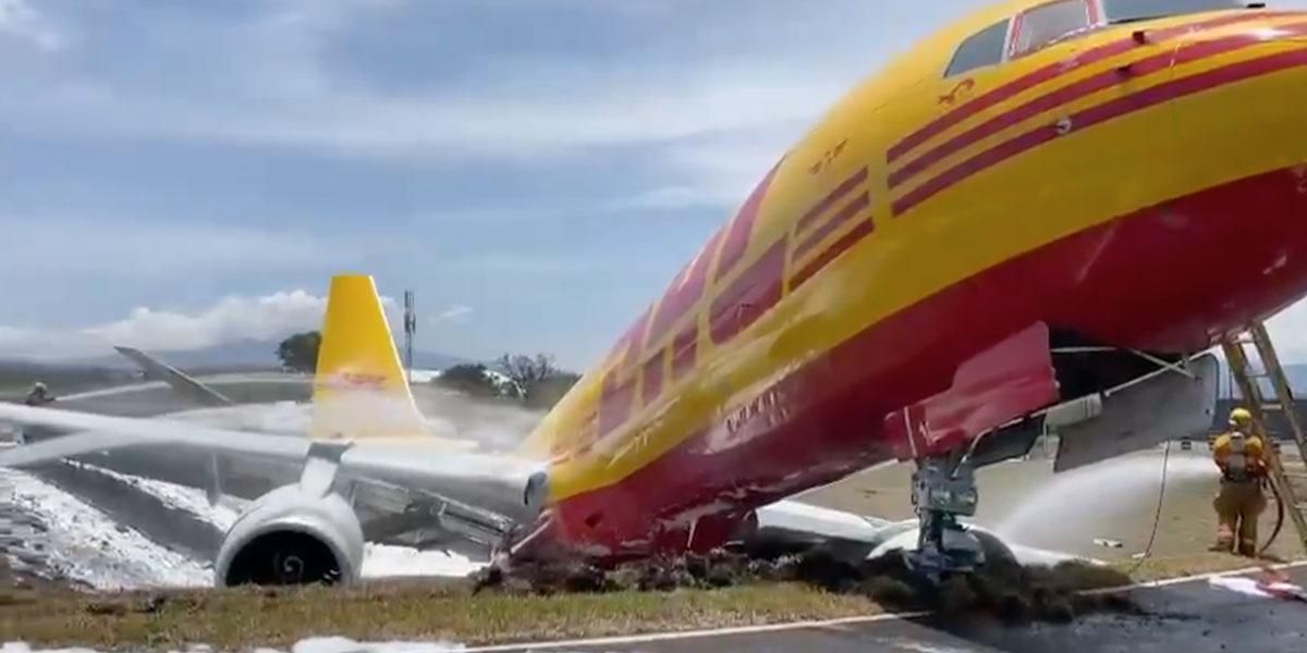 (Video) Avión se partió en dos durante aterrizaje de emergencia
