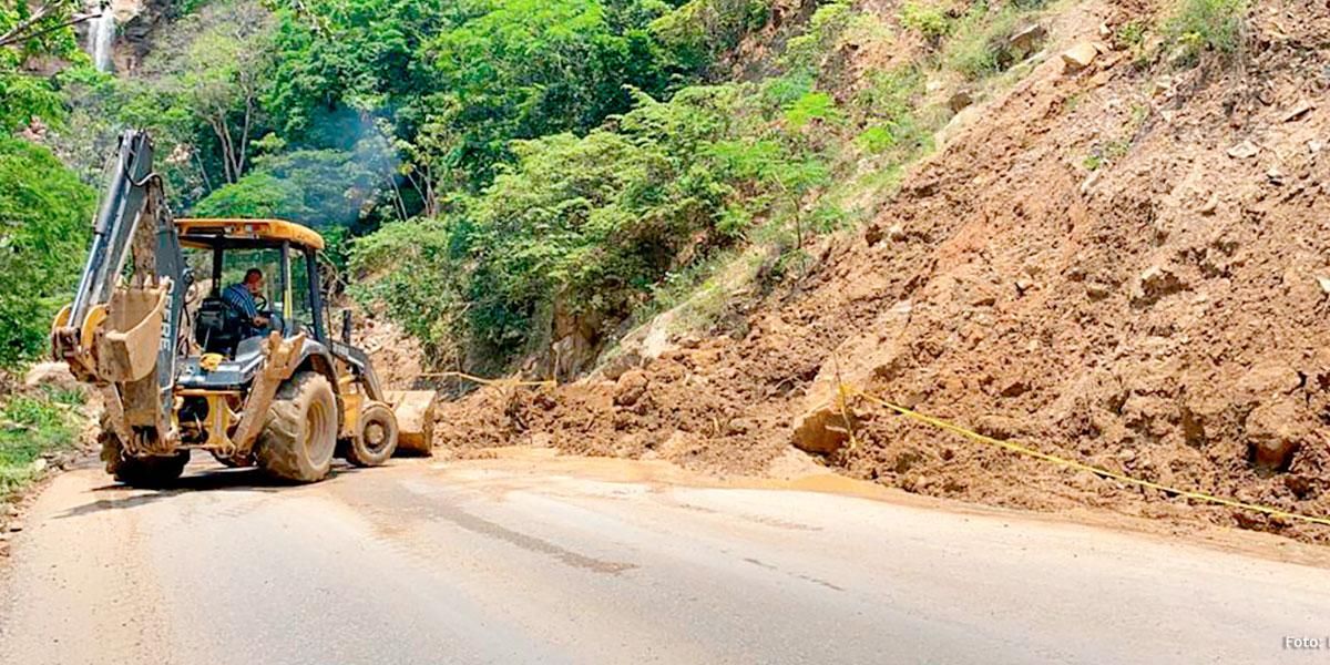 Continúa cerrada la vía Villeta a Guaduas por cuatro afectaciones de tierra
