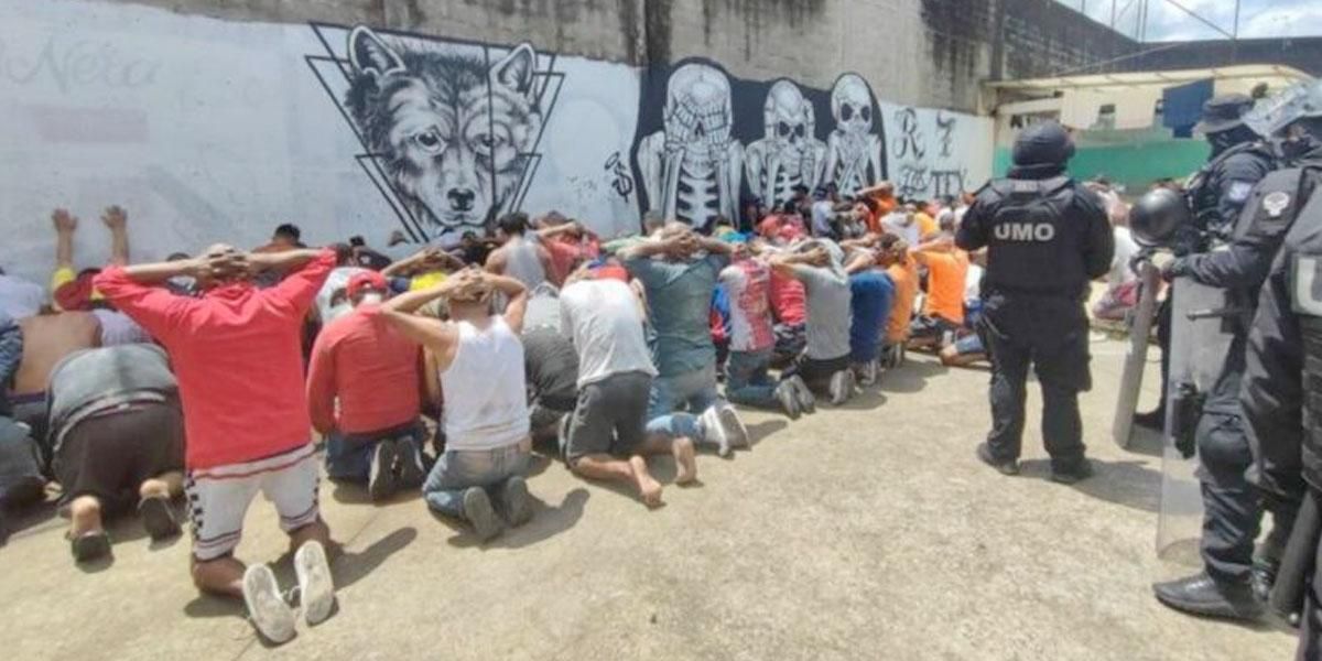 Identifican 21 cadáveres de los 44 de la última matanza en una cárcel de Ecuador