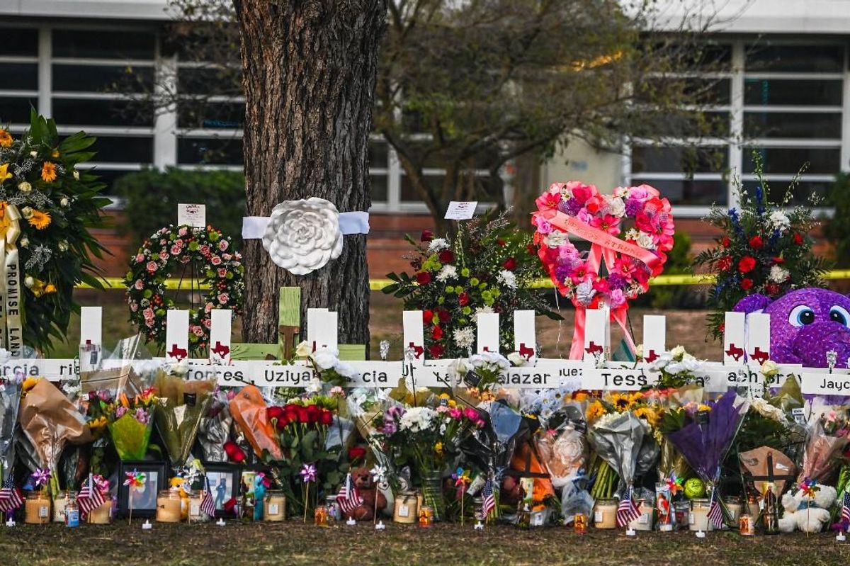 Masacre en Texas: Las llamadas al 911 de lo niños y los escalofriantes testimonios de los sobrevivientes