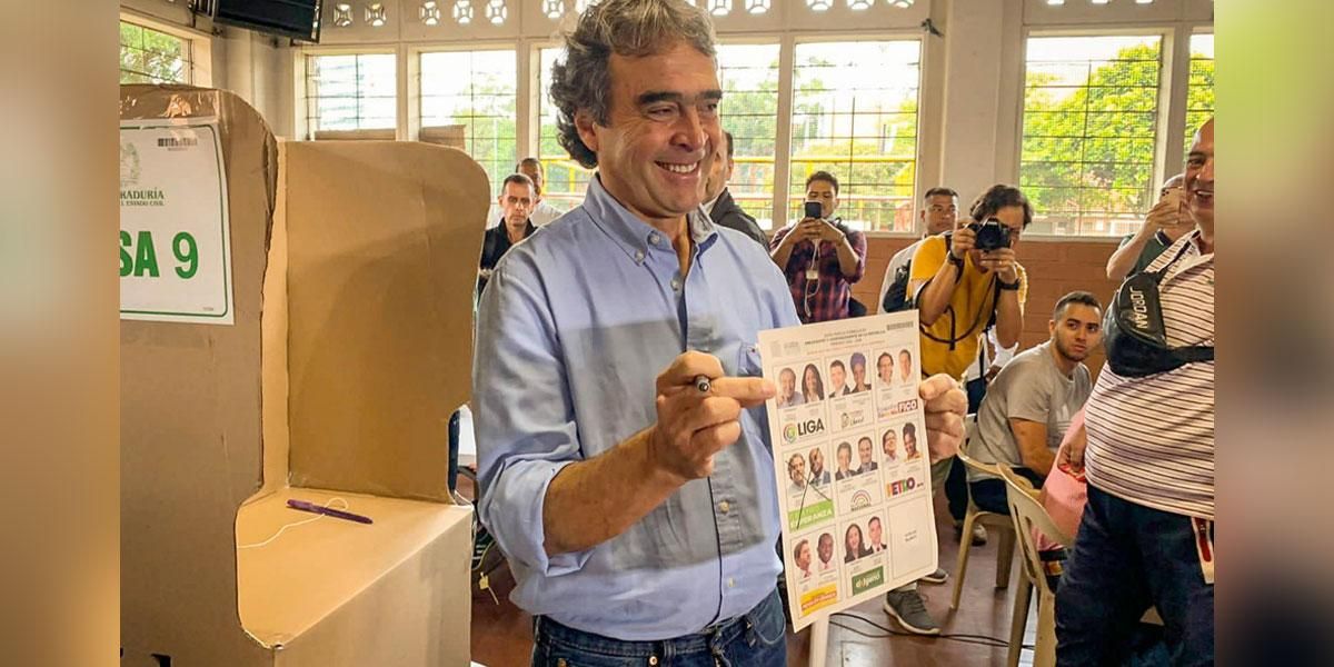 Fajardo insta a votar en paz y plantea dudas sobre la transparencia electoral