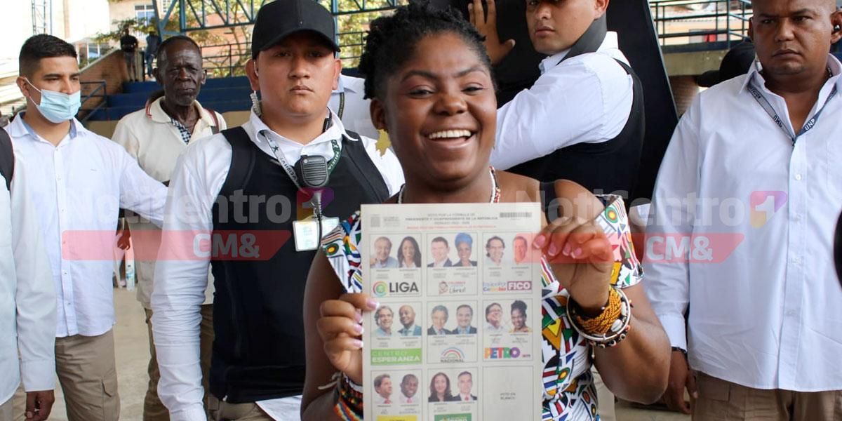 “Vamos por el cambio”: Francia Márquez ya votó en Suárez, Cauca