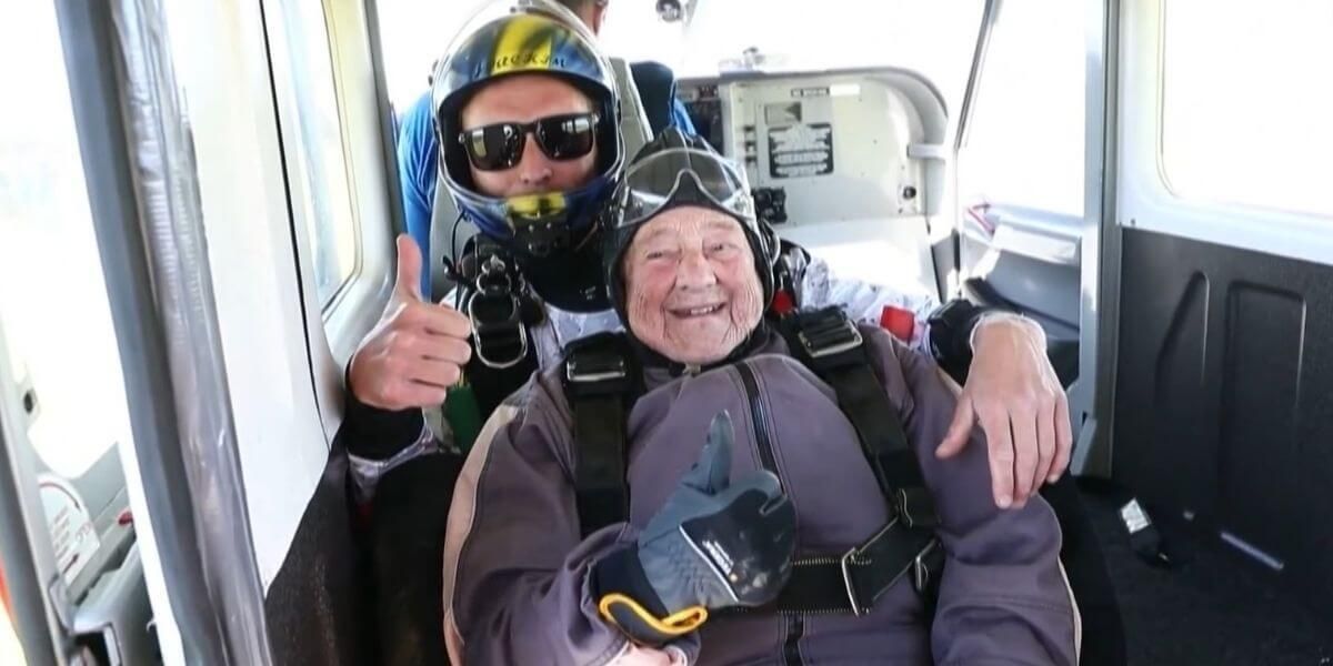 mujer de 103 años salta de paracaidas