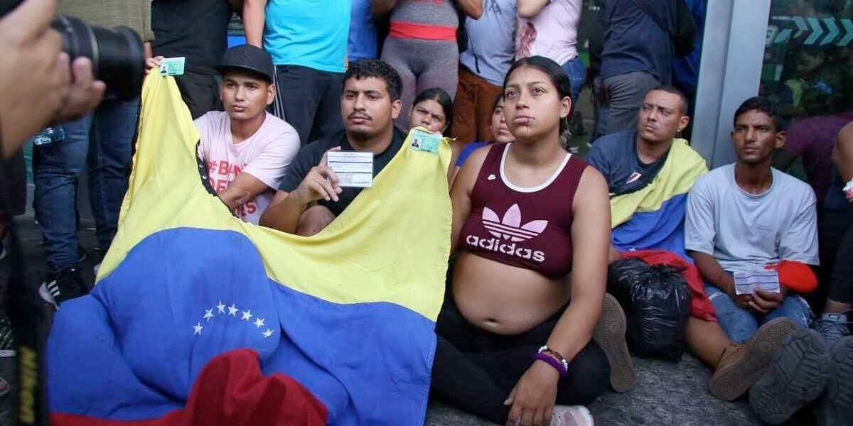 Llega a Venezuela primer avión de Estados Unidos con migrantes tras acuerdo Biden-Maduro