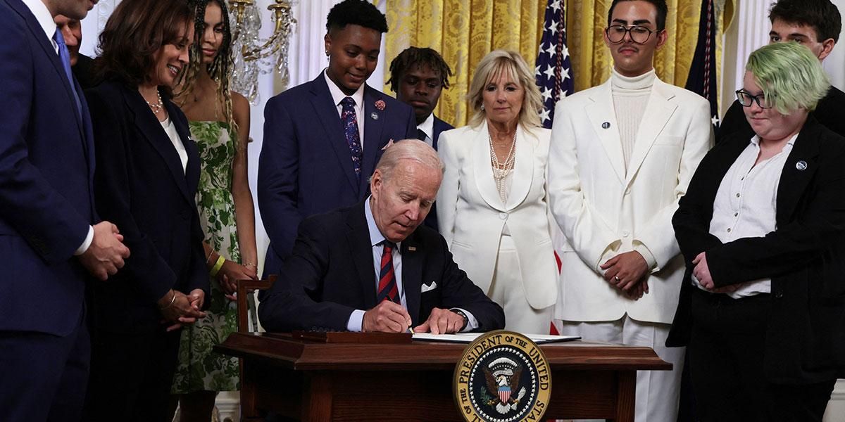 Biden ordena perseguir las terapias de conversión sexual en EE. UU.