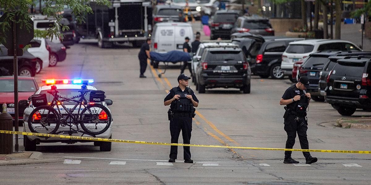 Seis muertos y decenas de heridos en un tiroteo durante un desfile en Illinois, EE. UU.