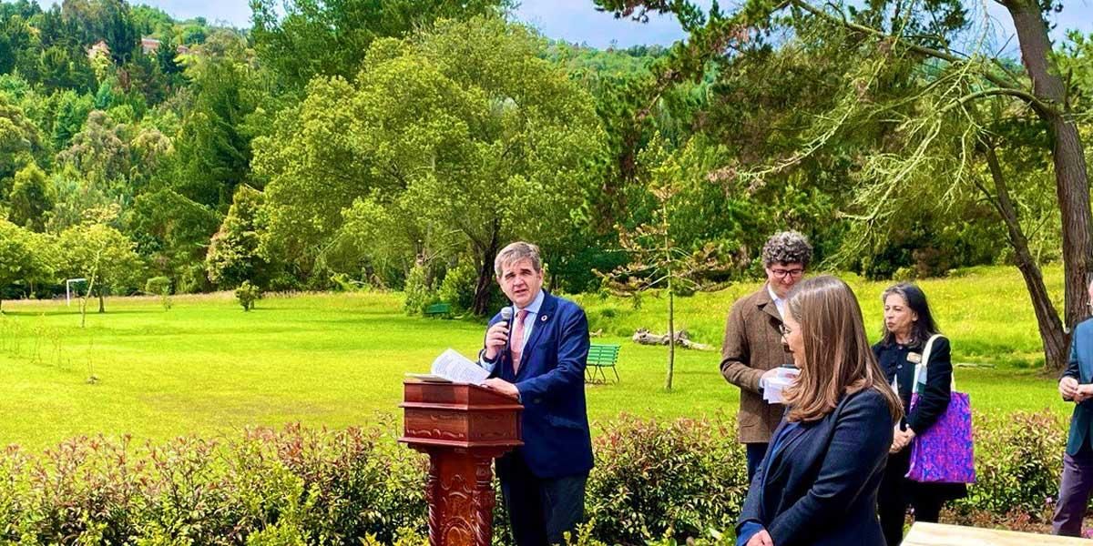 Colombia y España inauguran Jardín de la Amistad dedicado a Caballero Bonald