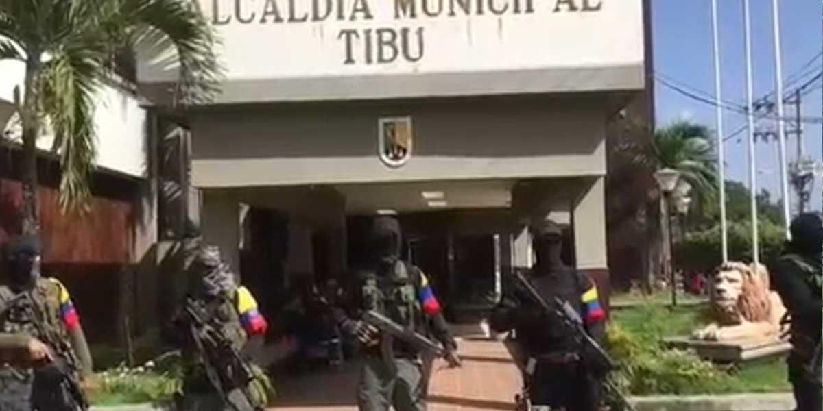 Video | Disidencias armadas patrullan calles de Tibú y lanzan arengas frente a la alcaldía
