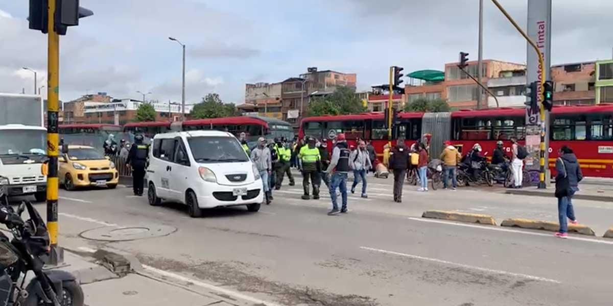 Protestas de bicitaxistas en Bogotá tras medida de la Alcaldía para sacarlos de las calles