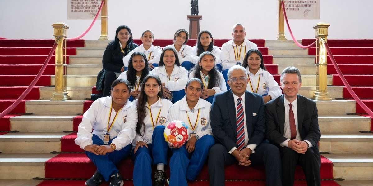 10 jóvenes jugadoras de futsal de Chaparral, Tolima viajarán a Polonia a actividad de diplomacia deportiva