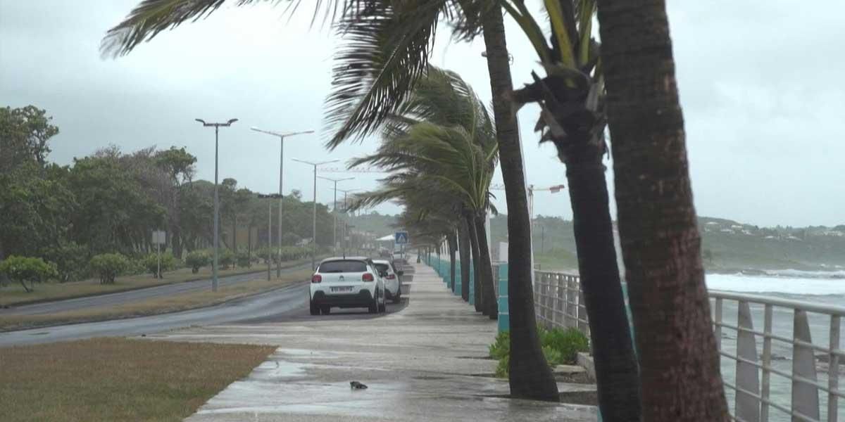 Huracán Fiona causa apagón general en Puerto Rico; República Dominicana se prepara para su llegada