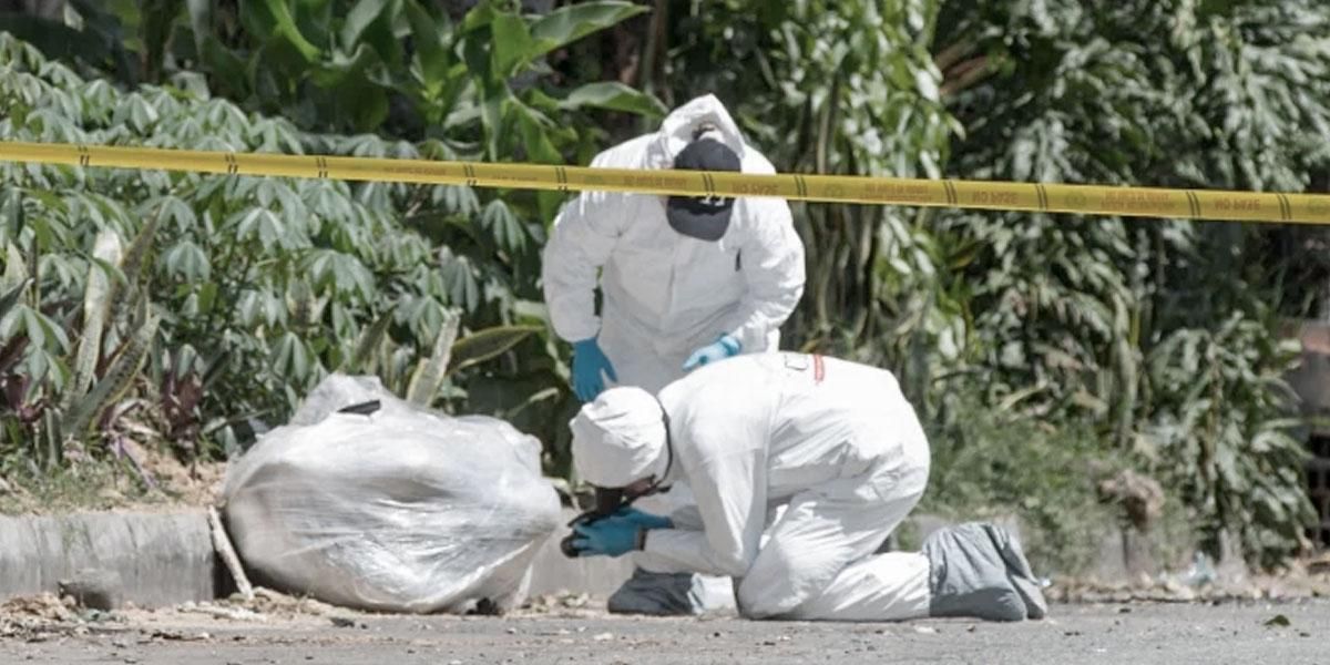 Hallan dos cadáveres “embolsados” en Bello: autoridades avanzan en su identificación