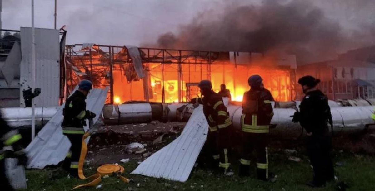 Rusia bombardea a otras cuatro ciudades ucranianas tras el brutal ataque del lunes a Leópolis