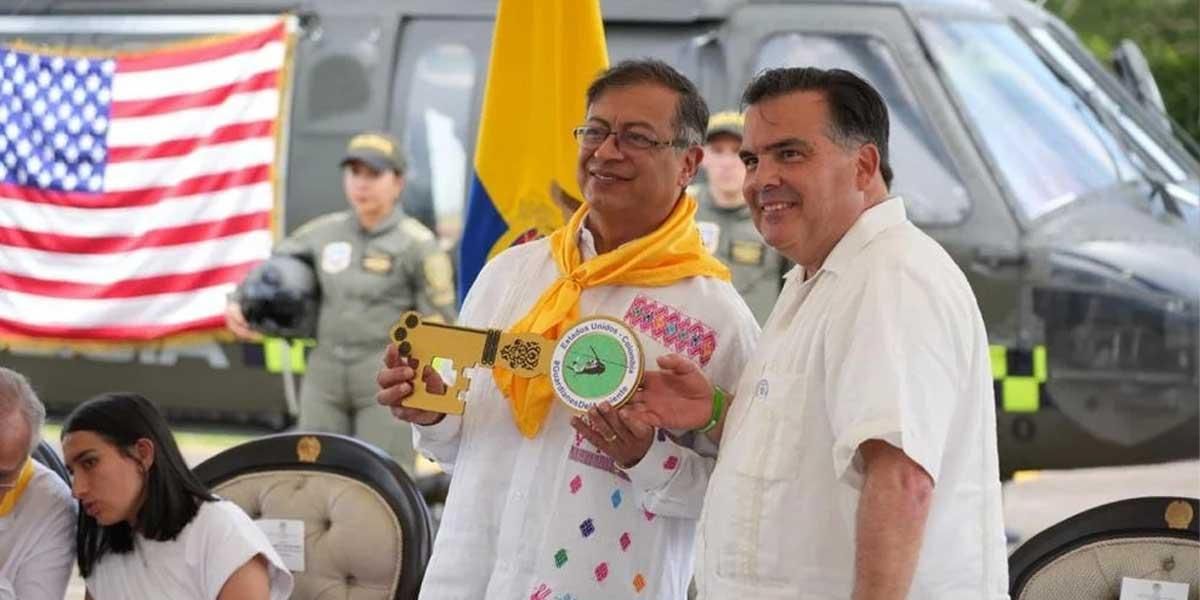 Colombia recibe siete helicópteros de EEUU para la defensa del medio ambiente