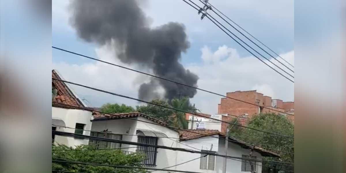 Aeronave Piper cae en zona urbana en Medellín, al parecer por fallas en el motor