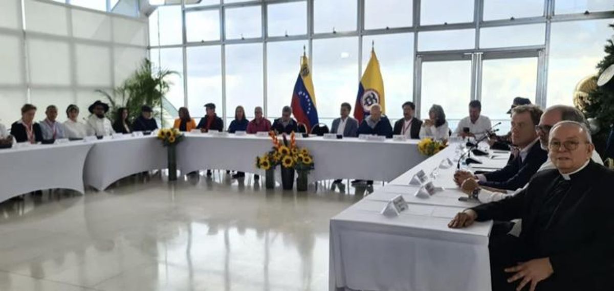 Gobierno y ELN concluyen primera ronda de diálogo en Caracas: próxima será en enero y en México