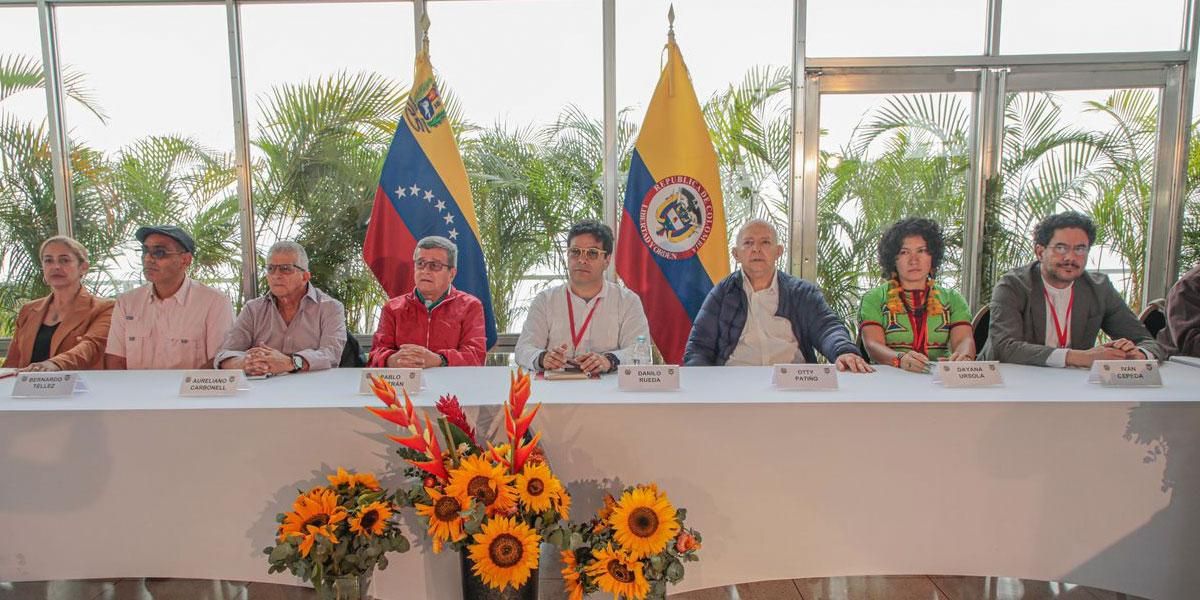 Gobierno y ELN retomaron, en reunión extraordinaria, conversaciones en Caracas