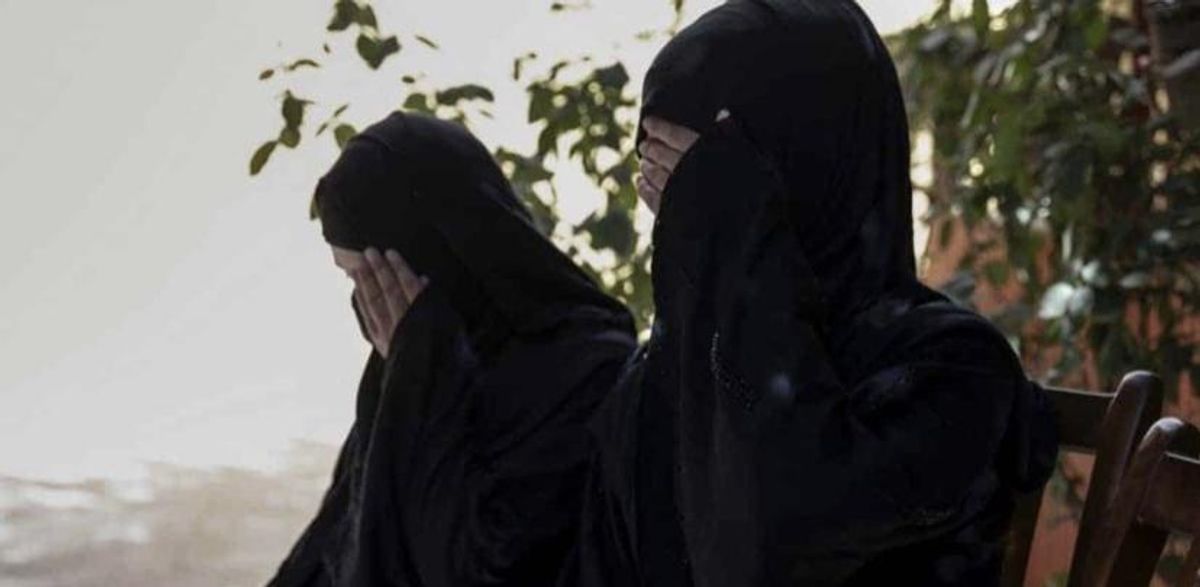 Talibanes prohíben a las mujeres el ingreso a universidades de Afganistán
