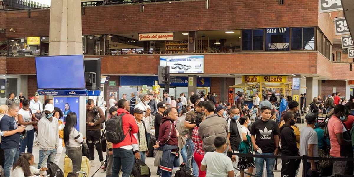 Colapsan terminales de transporte de Medellín: al día se movilizan más de 60 mil pasajeros