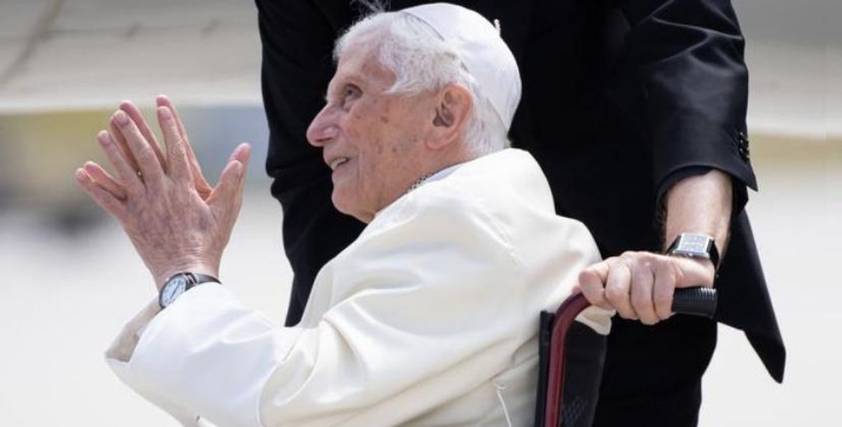 Benedicto XVI está “muy enfermo”, revela el papa Francisco