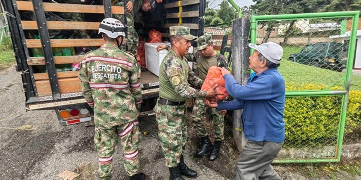 Ejército traslada nueve toneladas de alimentos donados por Popayán a damnificados de Rosas, Cauca