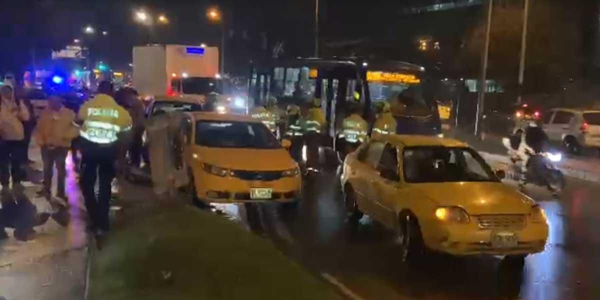 Se acaba bloqueo sobre la calle 26: autoridades logran disipar manifestación de taxistas